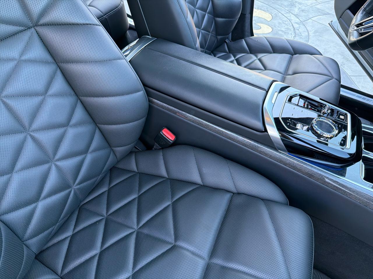 BMW 7-Series 740i 2023