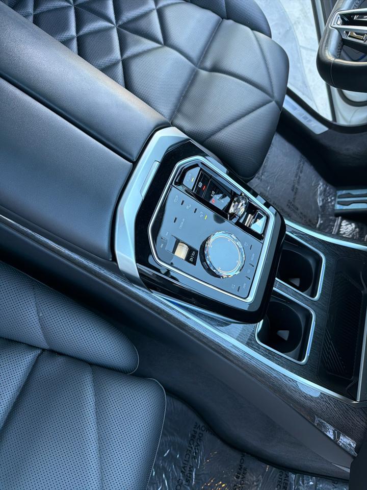 BMW 7-Series 740i 2023