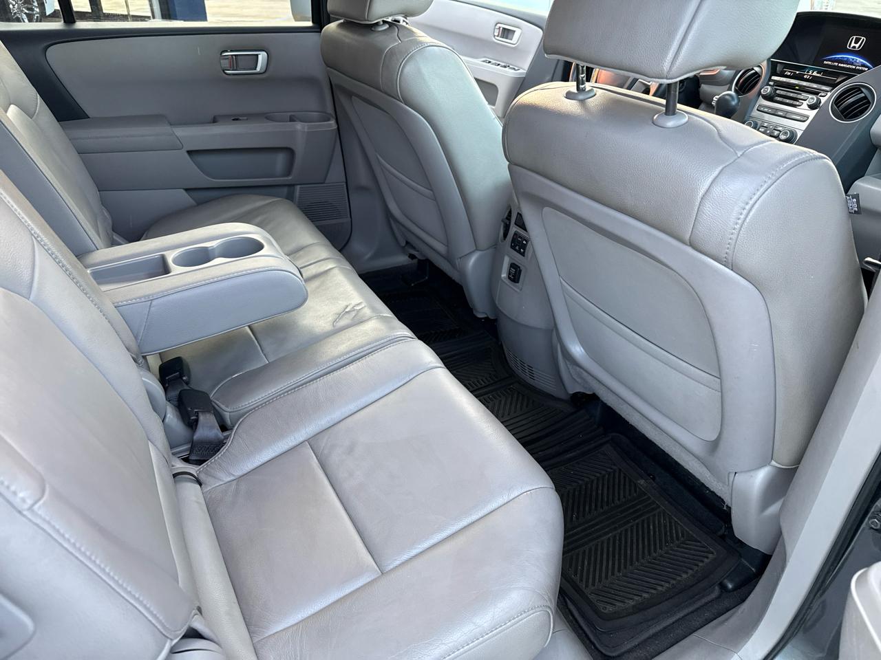 Honda Pilot EX-L 2WD 5-Spd AT with Navigation 2012