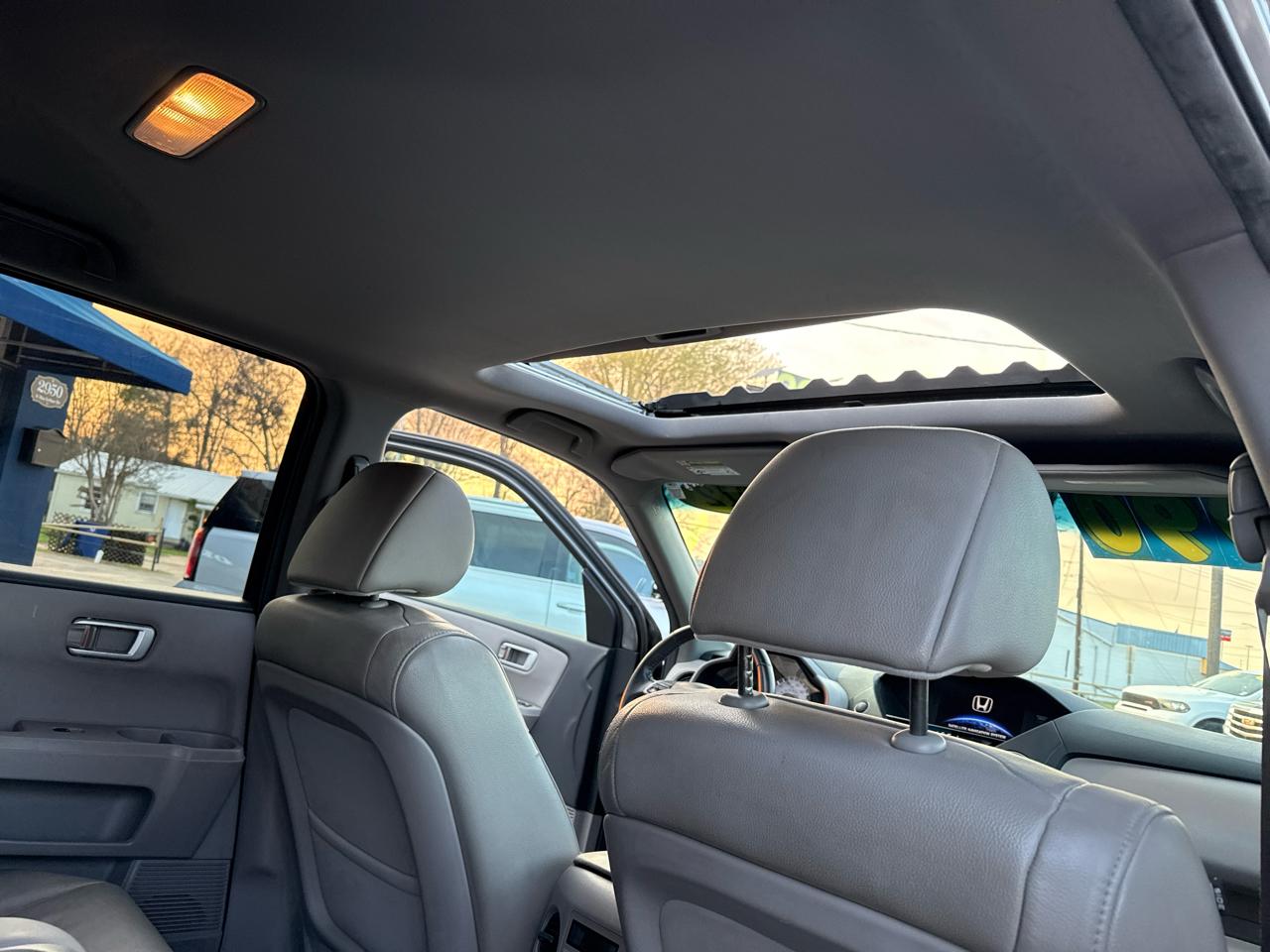 Honda Pilot EX-L 2WD 5-Spd AT with Navigation 2012