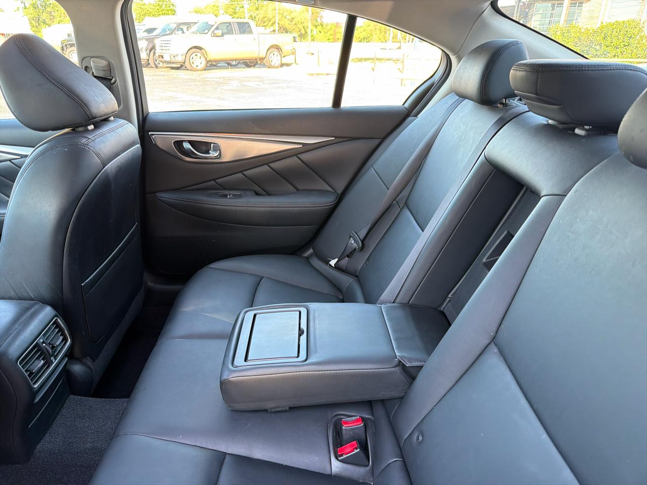 Infiniti Q50 Premium 4D Sedan 2015