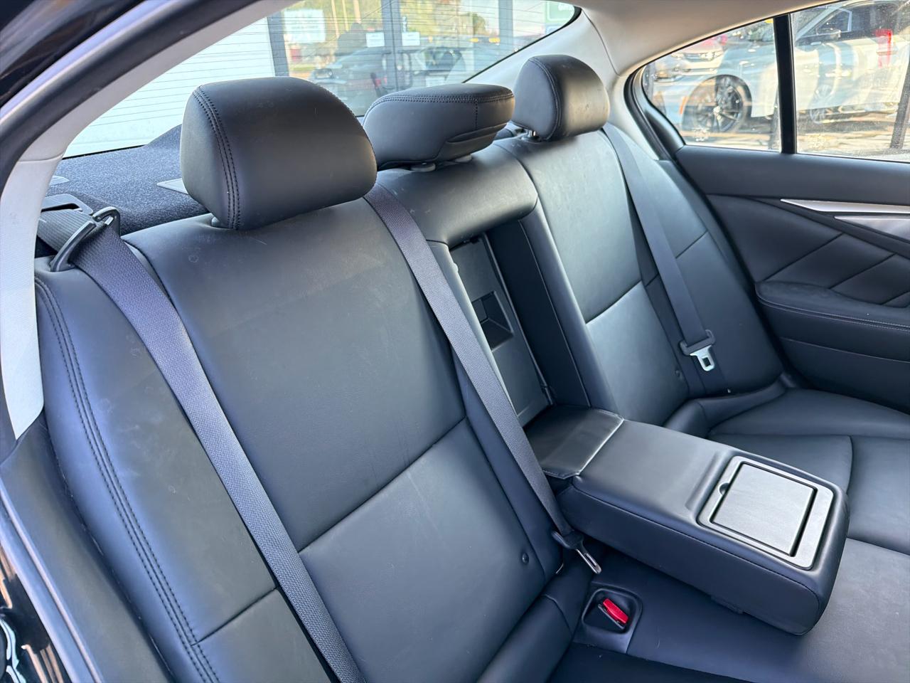 Infiniti Q50 Premium 4D Sedan 2015