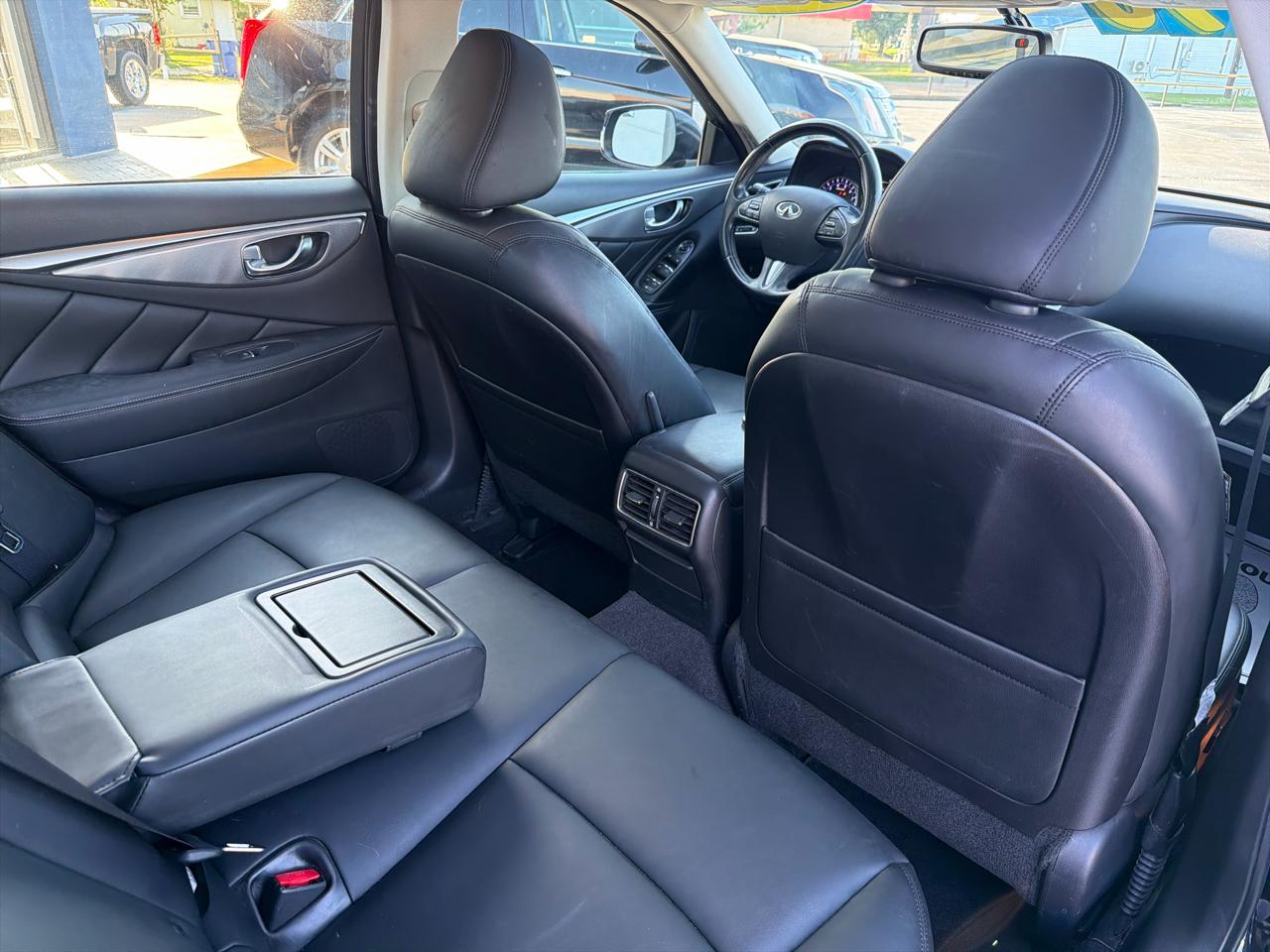 Infiniti Q50 Premium 4D Sedan 2015