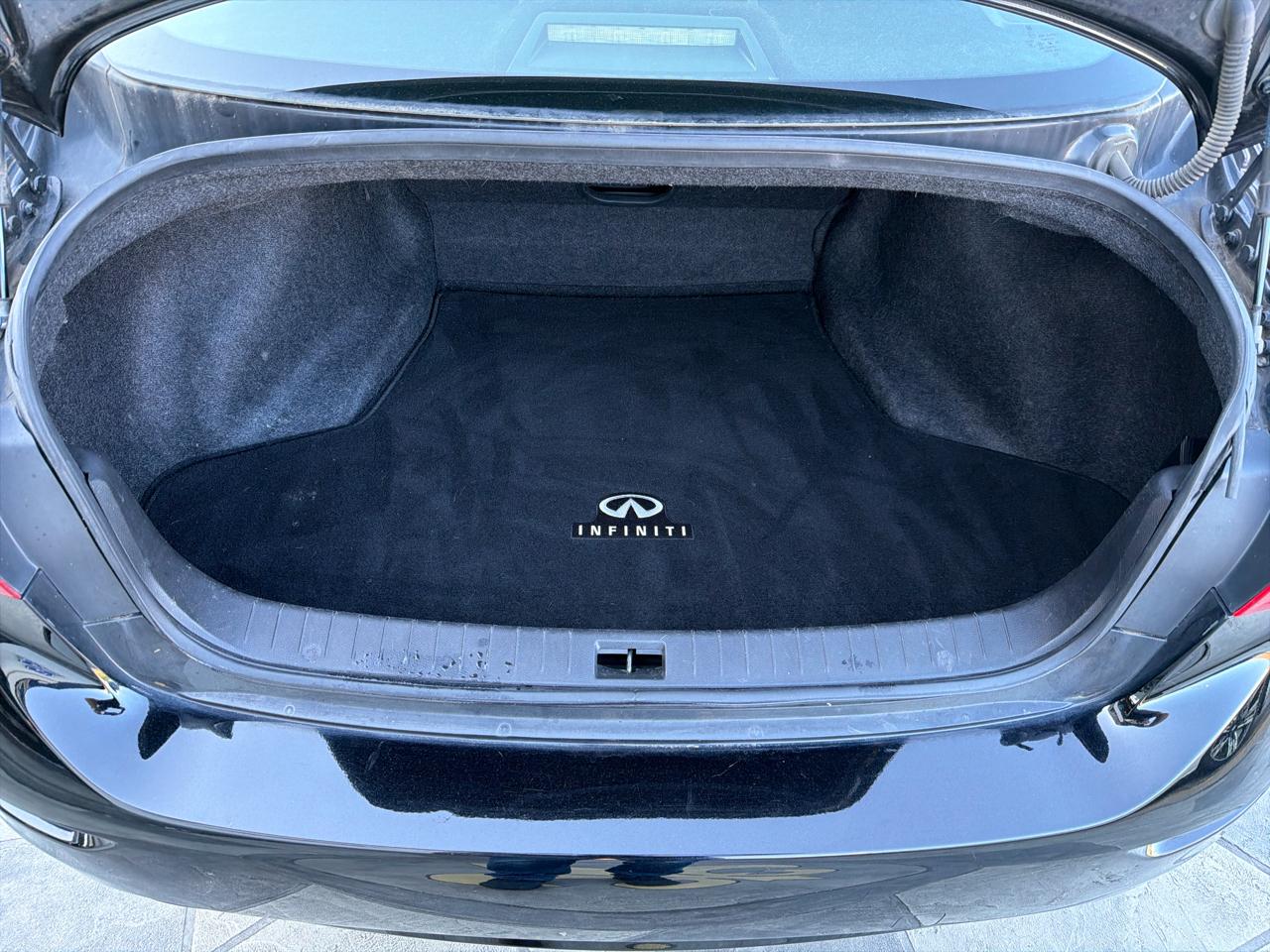 Infiniti Q50 Premium 4D Sedan 2015