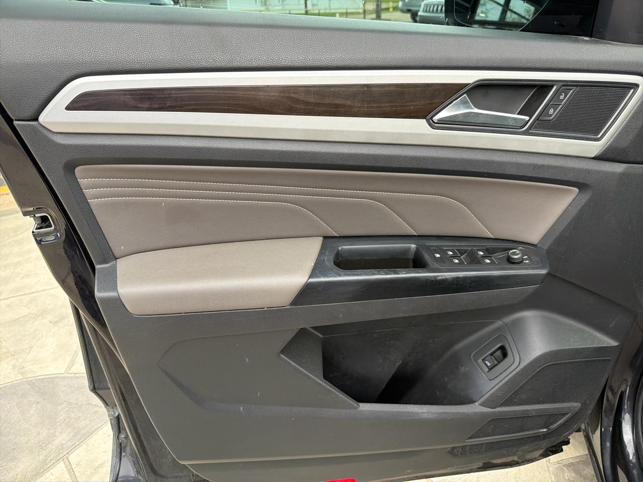 Volkswagen Atlas V6 SE w/Technology 2021