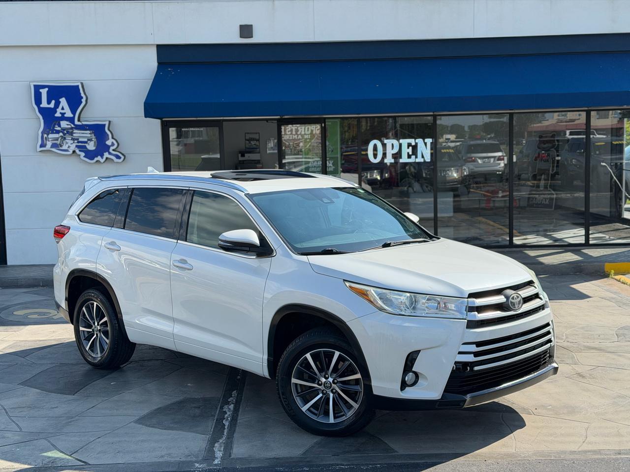 Toyota Highlander XLE 4D SUV FWD 2017
