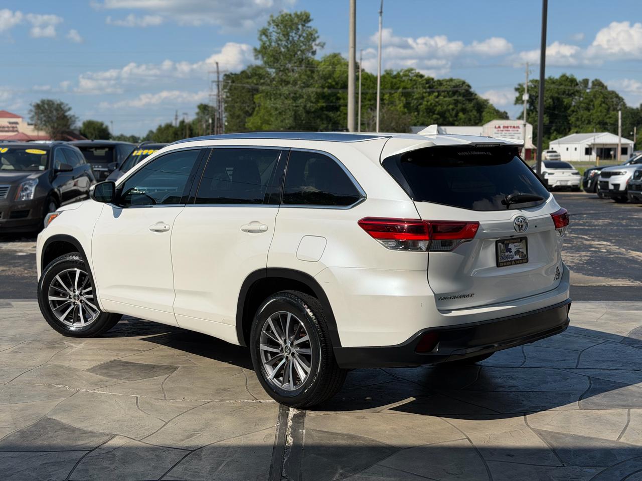 Toyota Highlander XLE 4D SUV FWD 2017