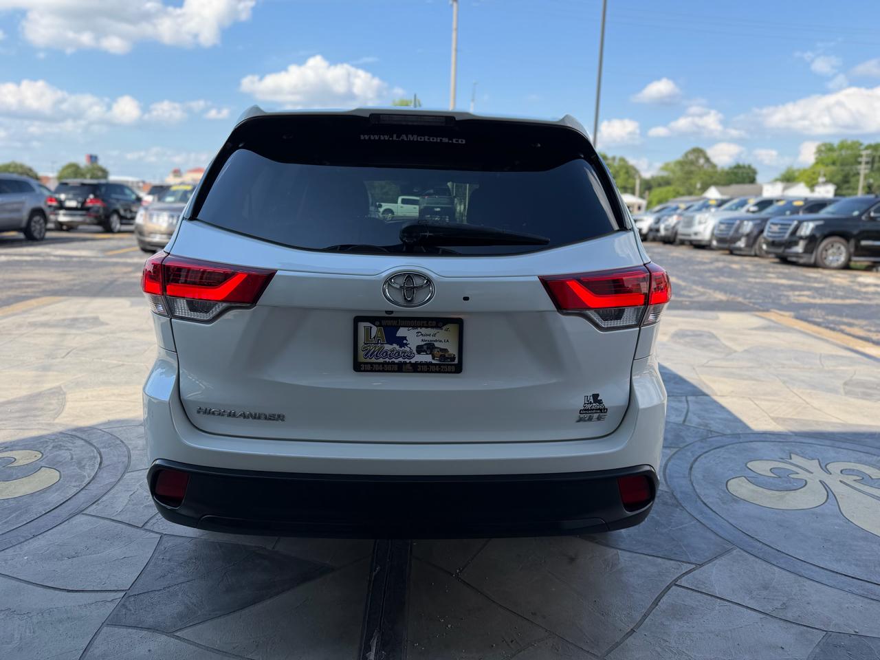 Toyota Highlander XLE 4D SUV FWD 2017