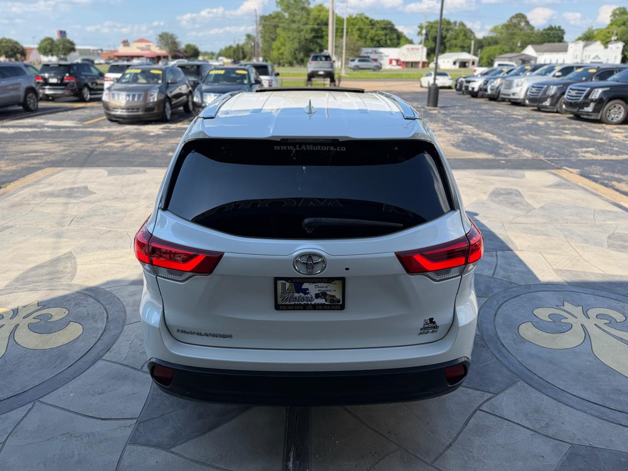 Toyota Highlander XLE 4D SUV FWD 2017