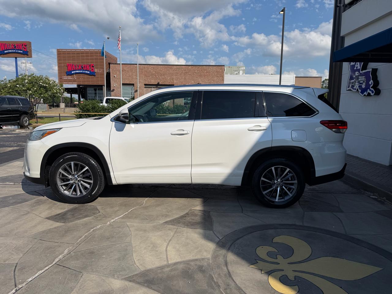 Toyota Highlander XLE 4D SUV FWD 2017