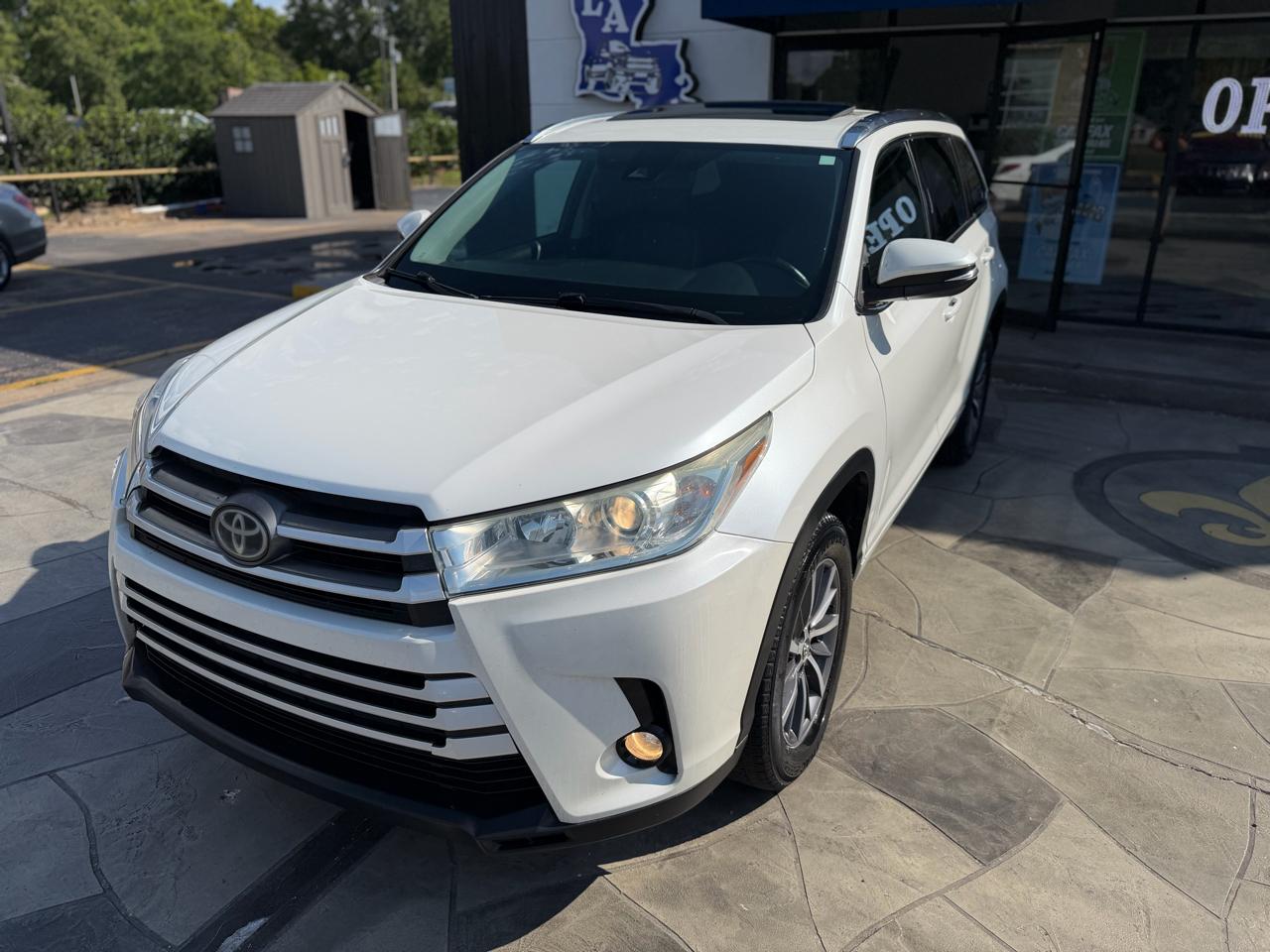 Toyota Highlander XLE 4D SUV FWD 2017