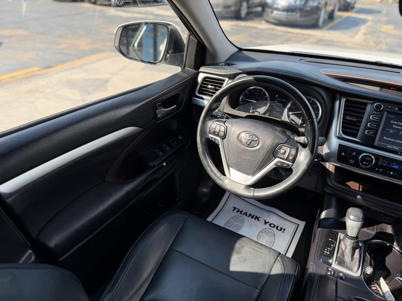 Toyota Highlander XLE 4D SUV FWD 2017