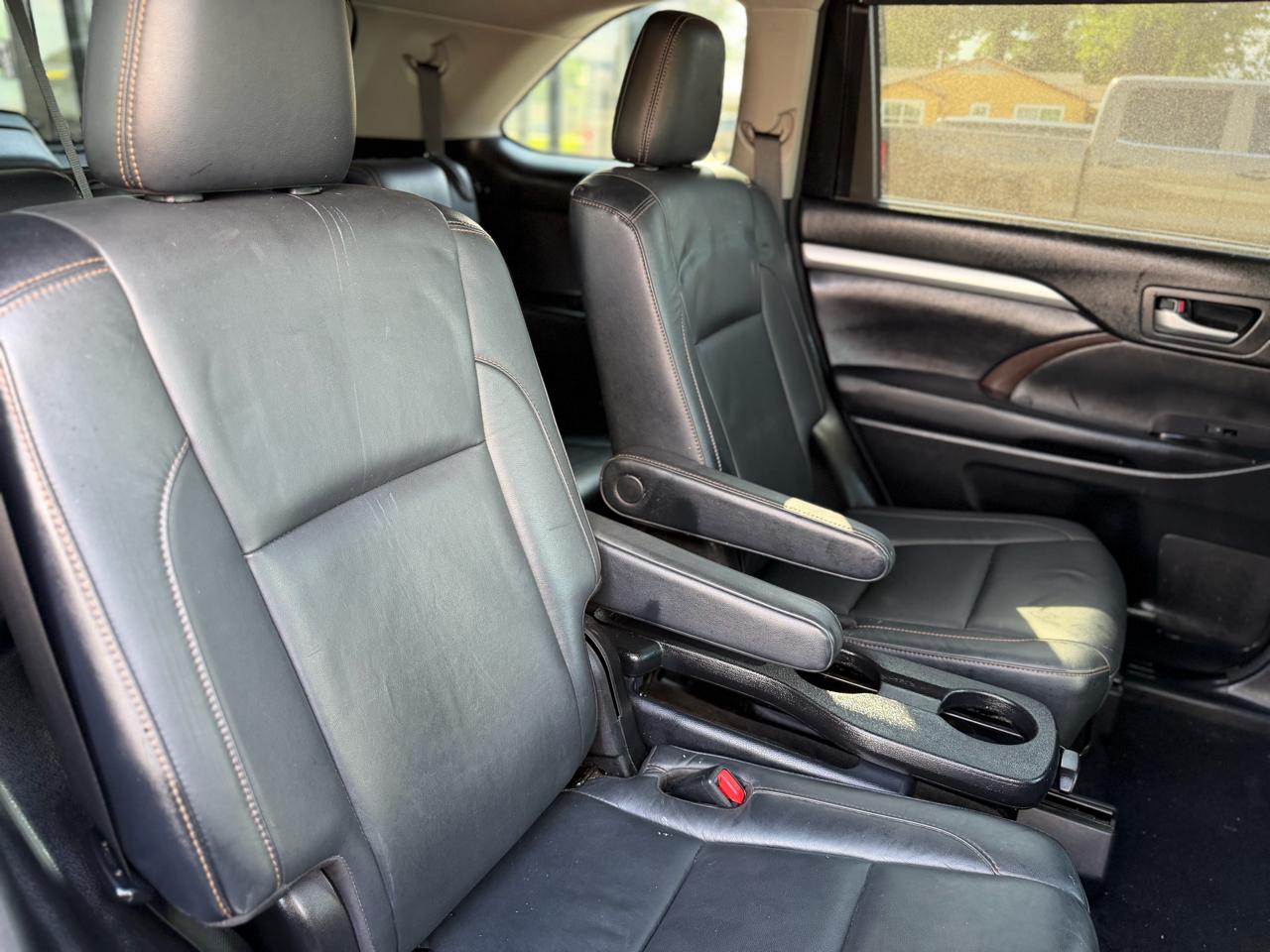 Toyota Highlander XLE 4D SUV FWD 2017