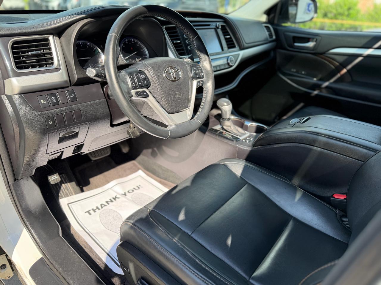 Toyota Highlander XLE 4D SUV FWD 2017