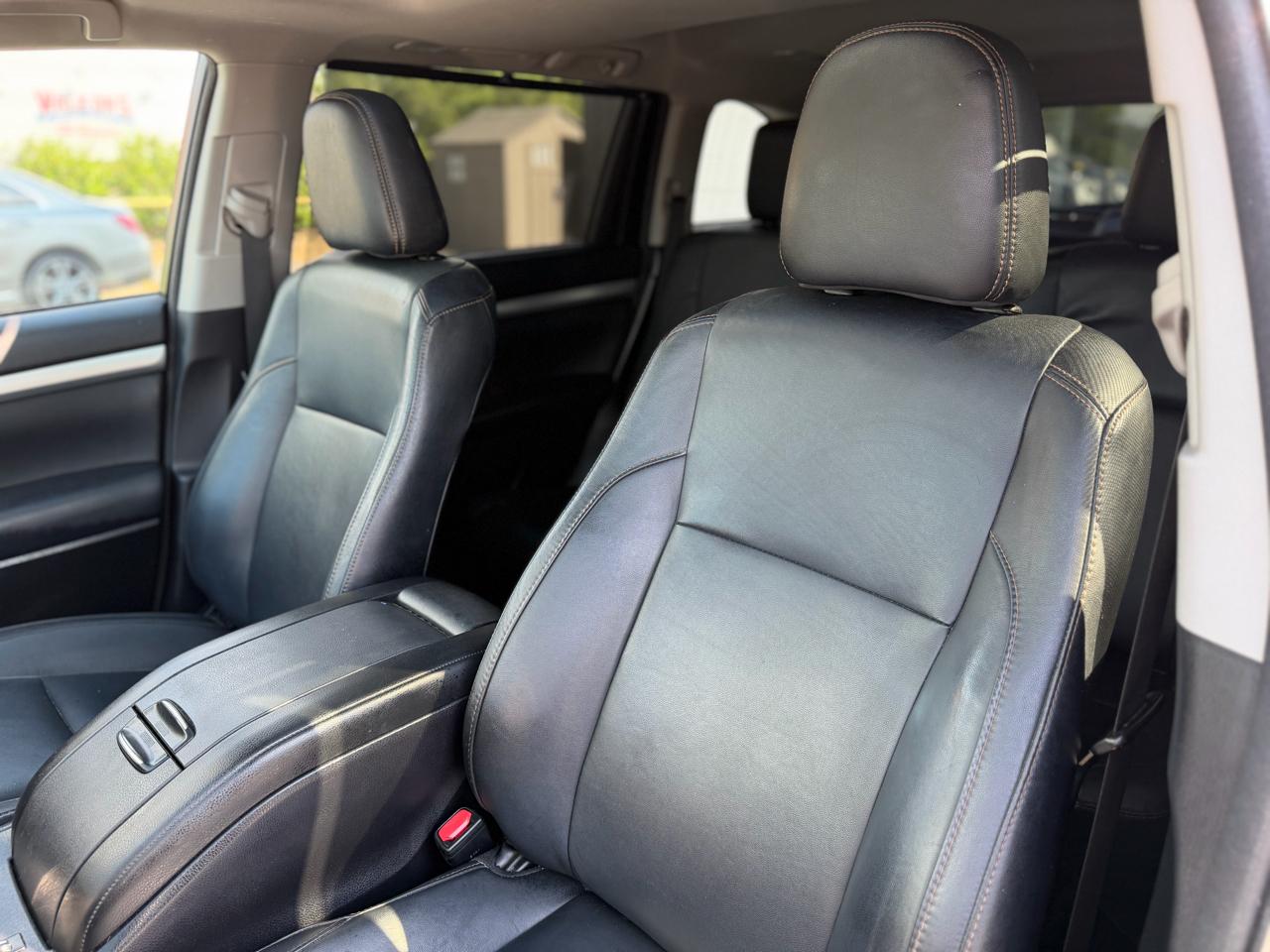 Toyota Highlander XLE 4D SUV FWD 2017