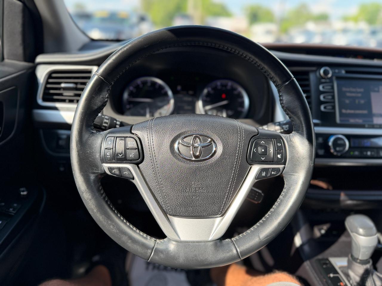 Toyota Highlander XLE 4D SUV FWD 2017