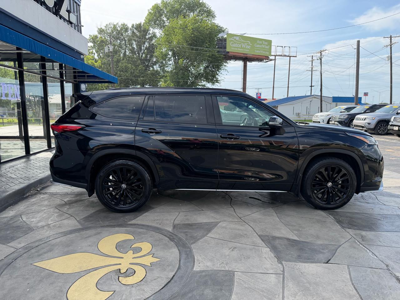 Toyota Highlander XSE 4D SUV FWD 2023