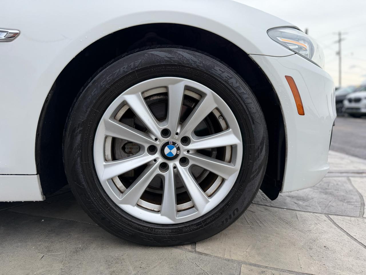BMW 5-Series 528i 2015