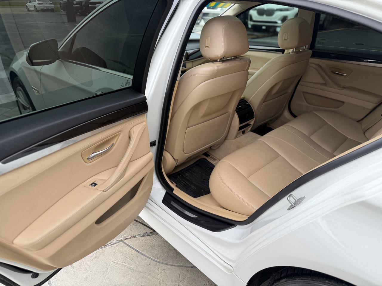 BMW 5-Series 528i 2015