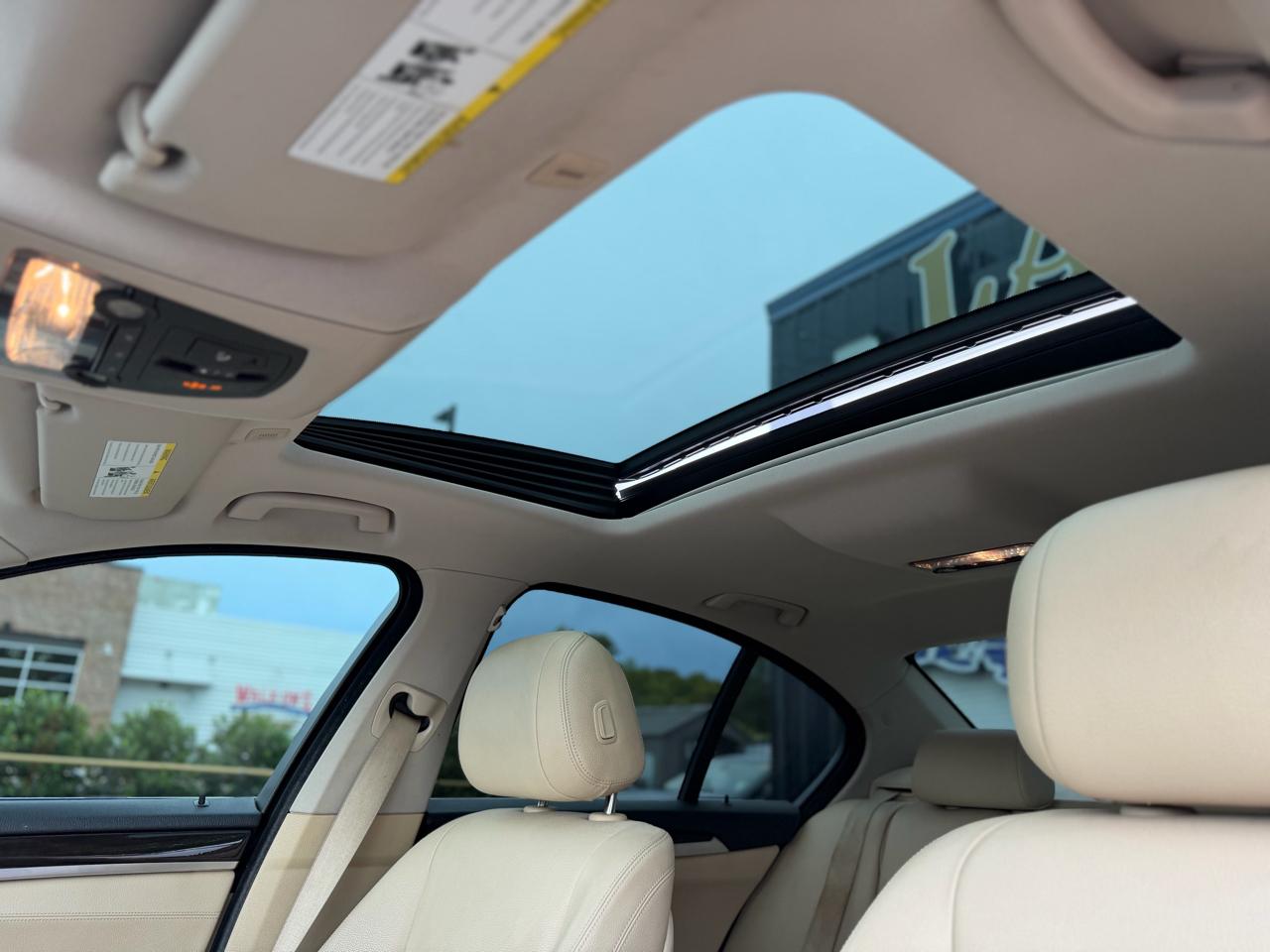 BMW 5-Series 528i 2015