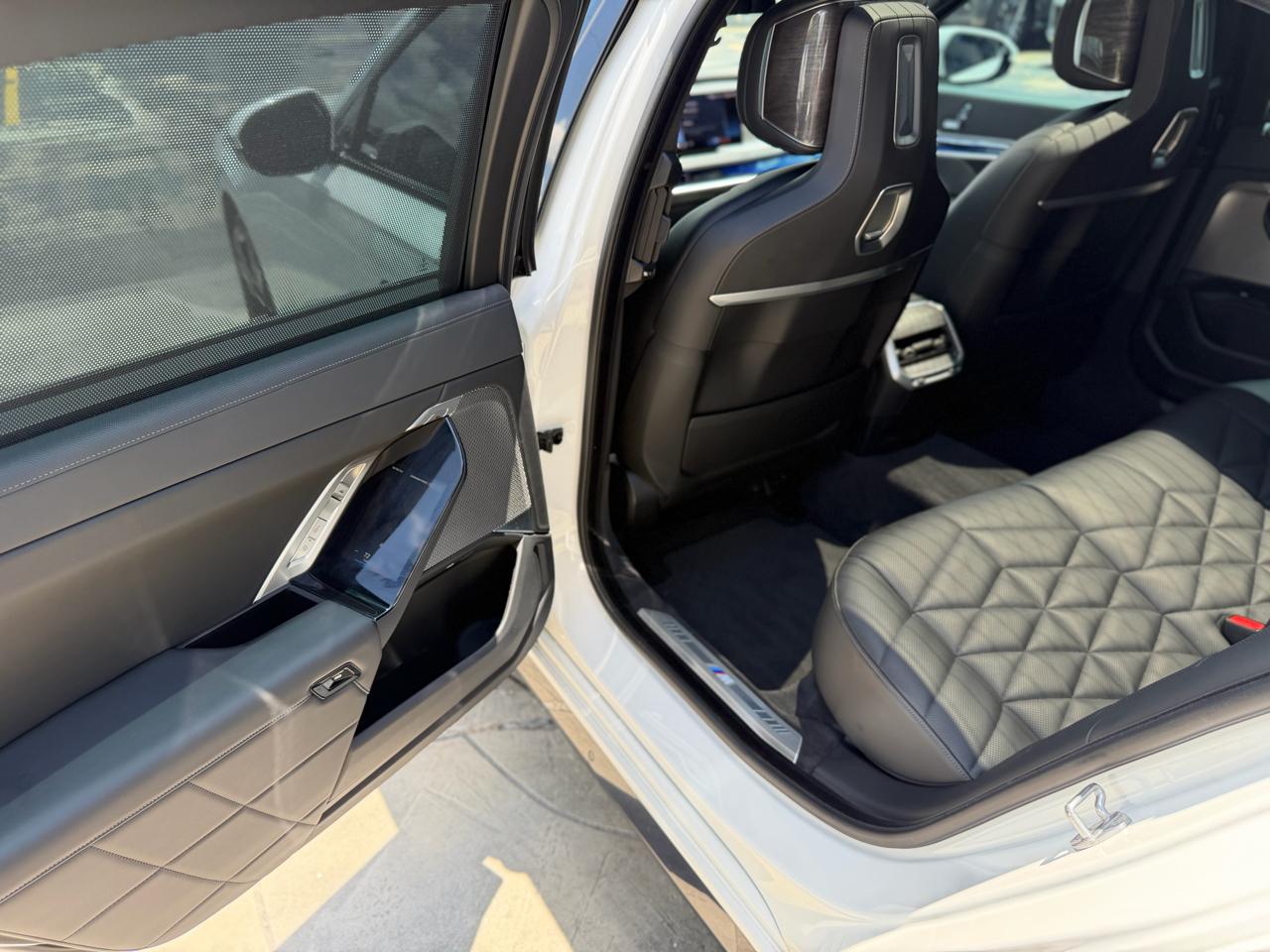 BMW 7-Series 740i 2023