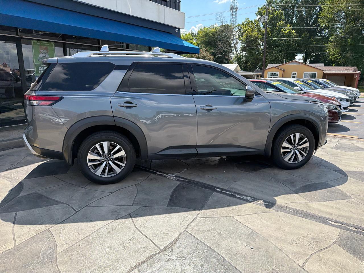 Nissan Pathfinder SL 2023