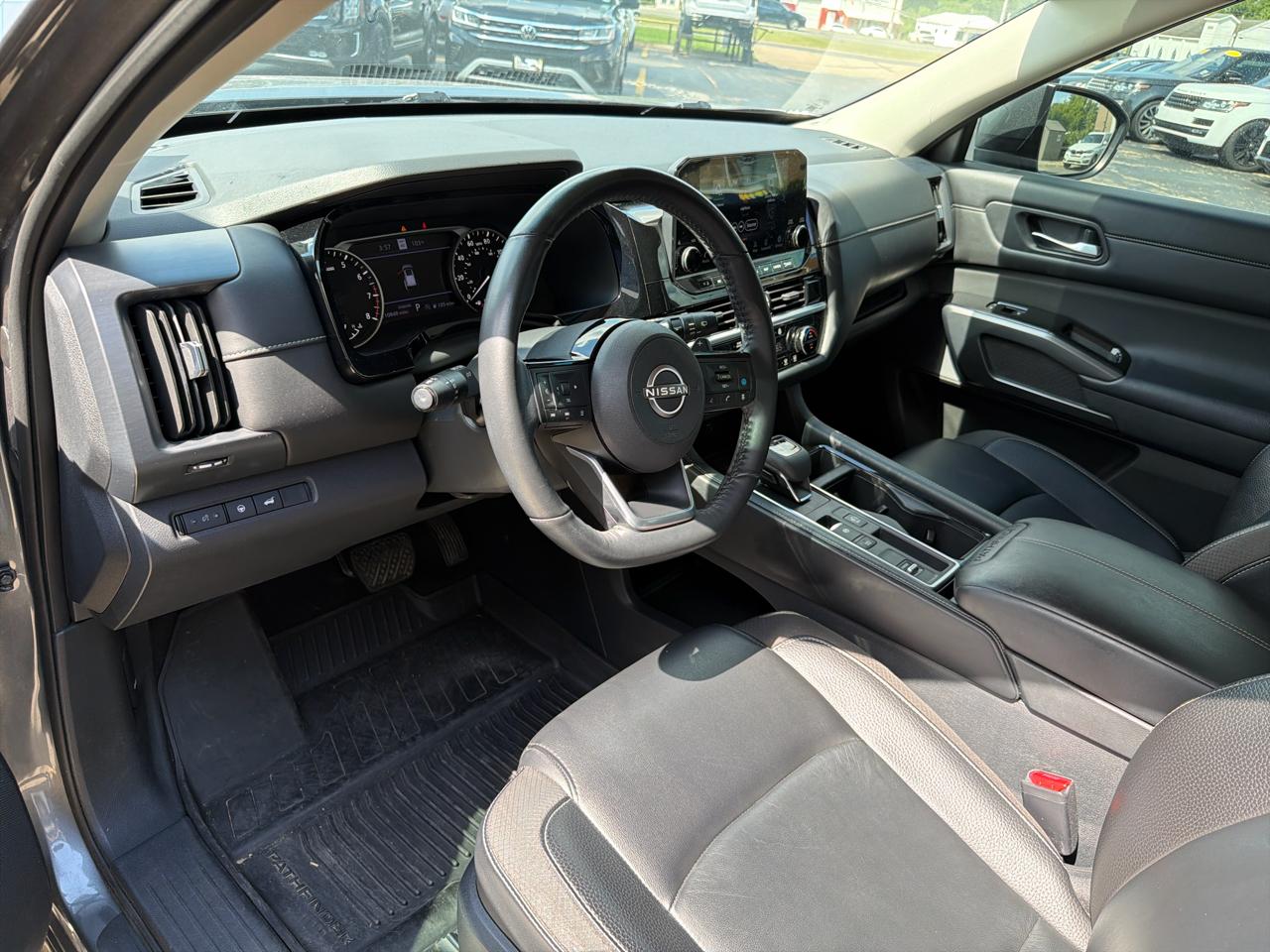 Nissan Pathfinder SL 2023