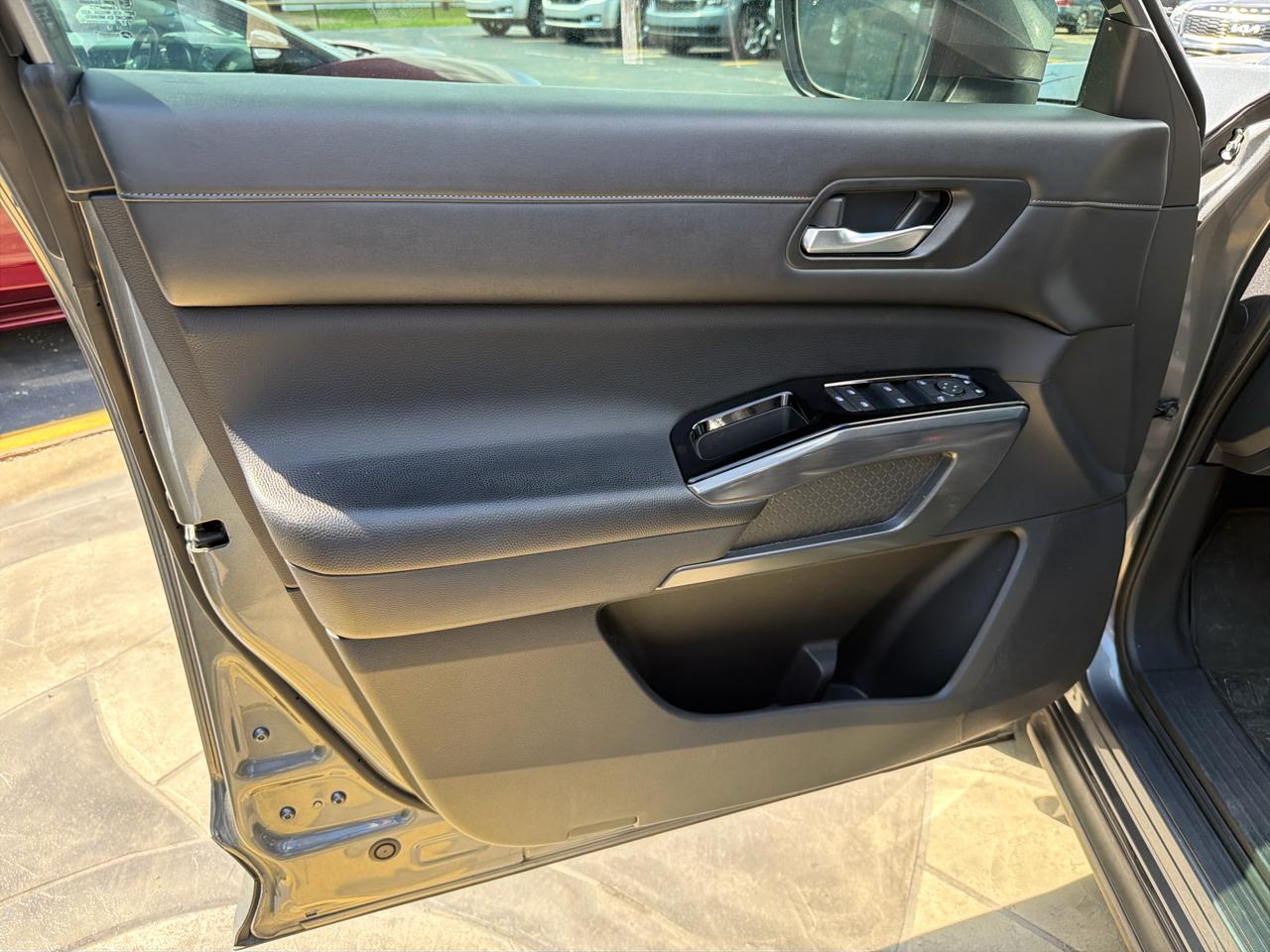 Nissan Pathfinder SL 2023
