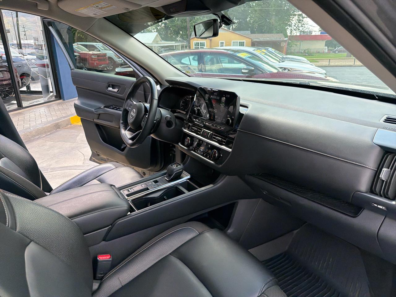 Nissan Pathfinder SL 2023