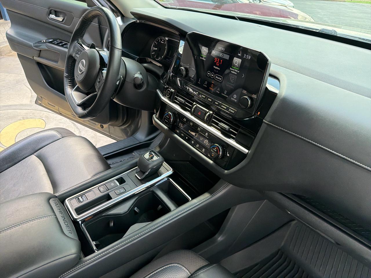 Nissan Pathfinder SL 2023