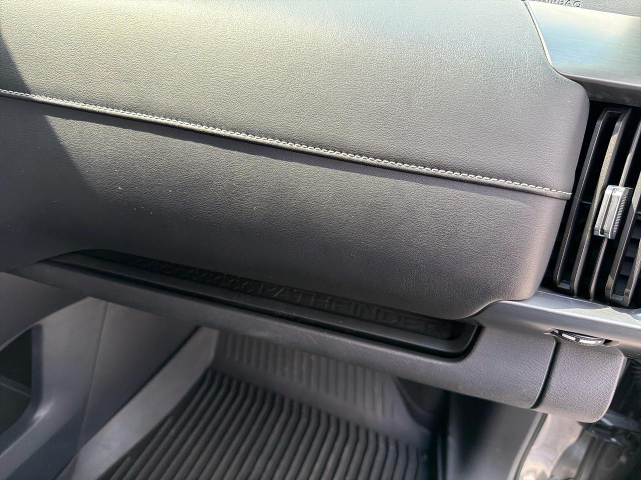 Nissan Pathfinder SL 2023