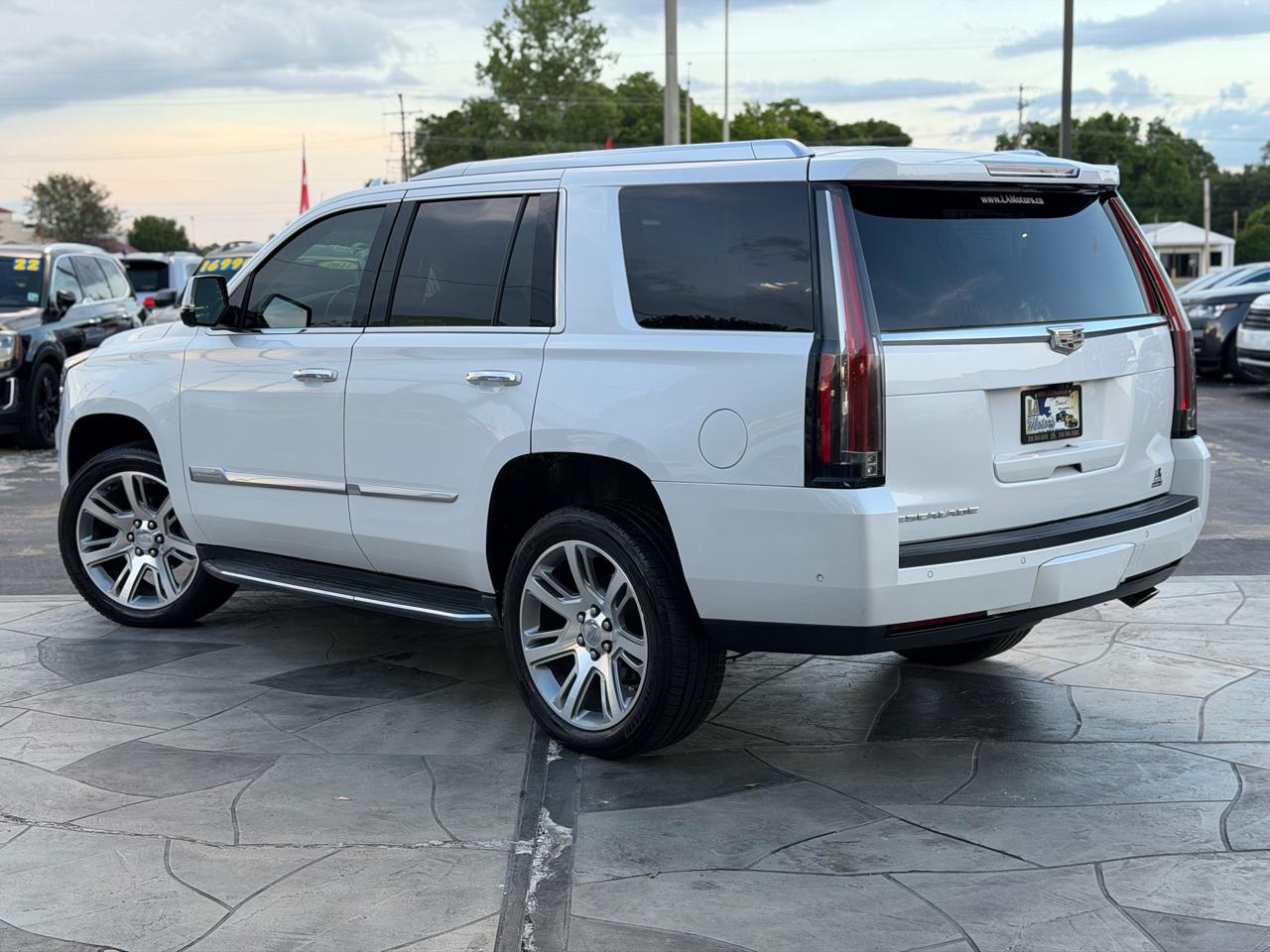 Cadillac Escalade Luxury 2WD 2019