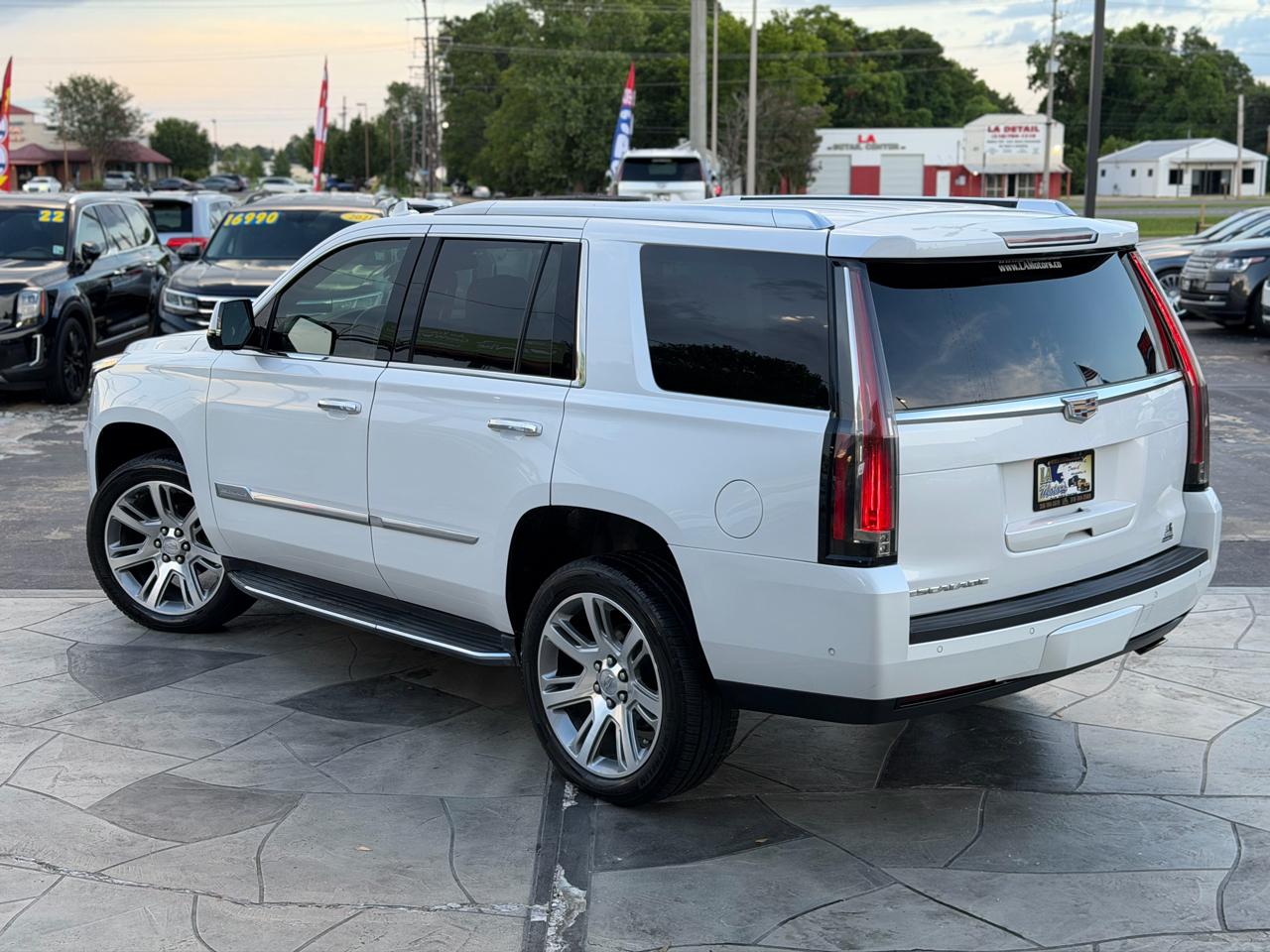 Cadillac Escalade Luxury 2WD 2019
