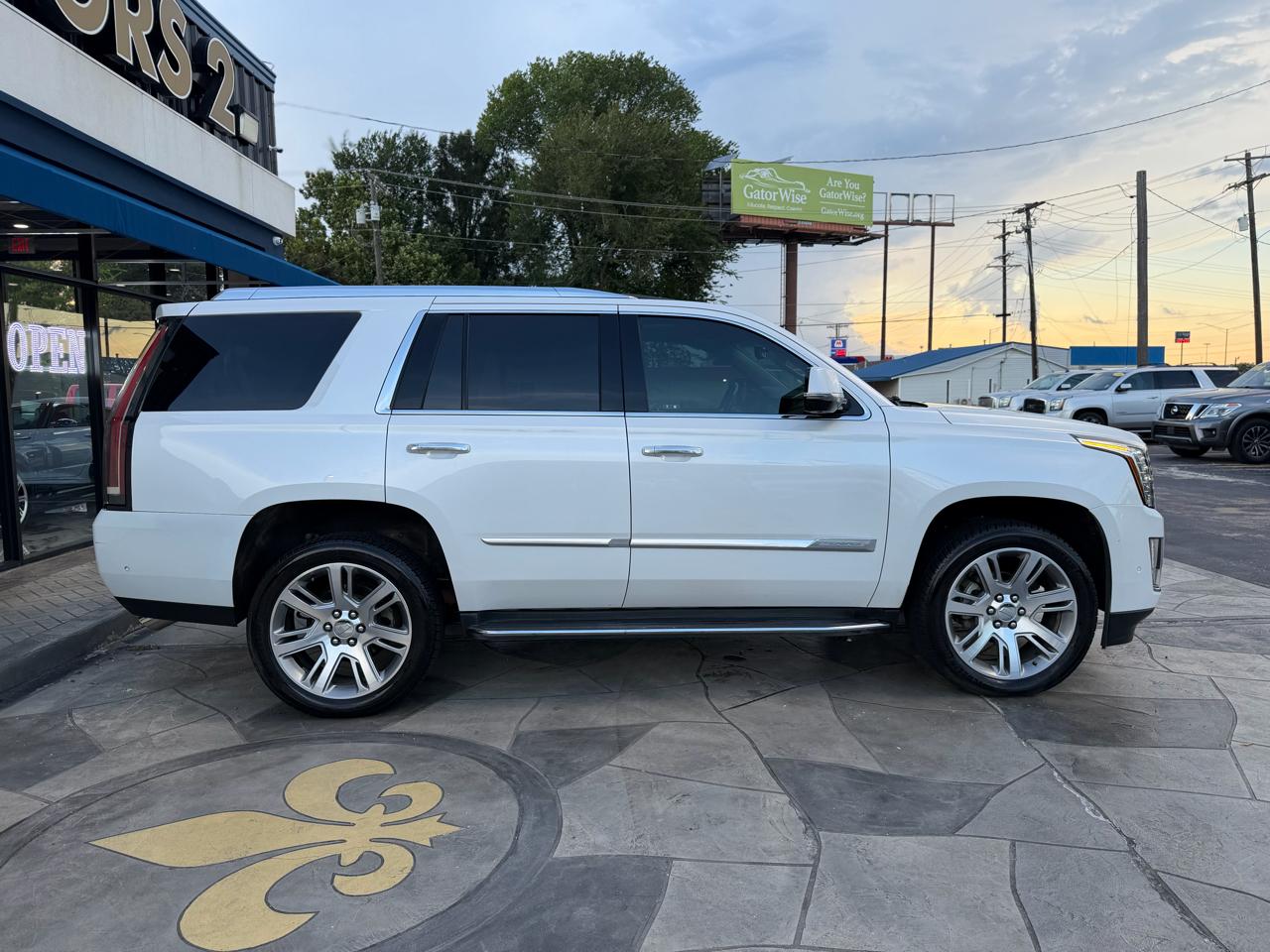 Cadillac Escalade Luxury 2WD 2019