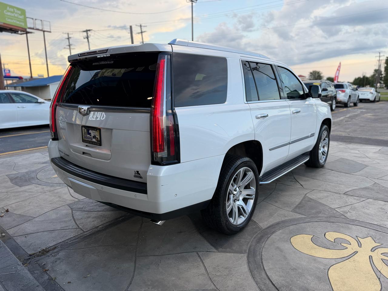 Cadillac Escalade Luxury 2WD 2019