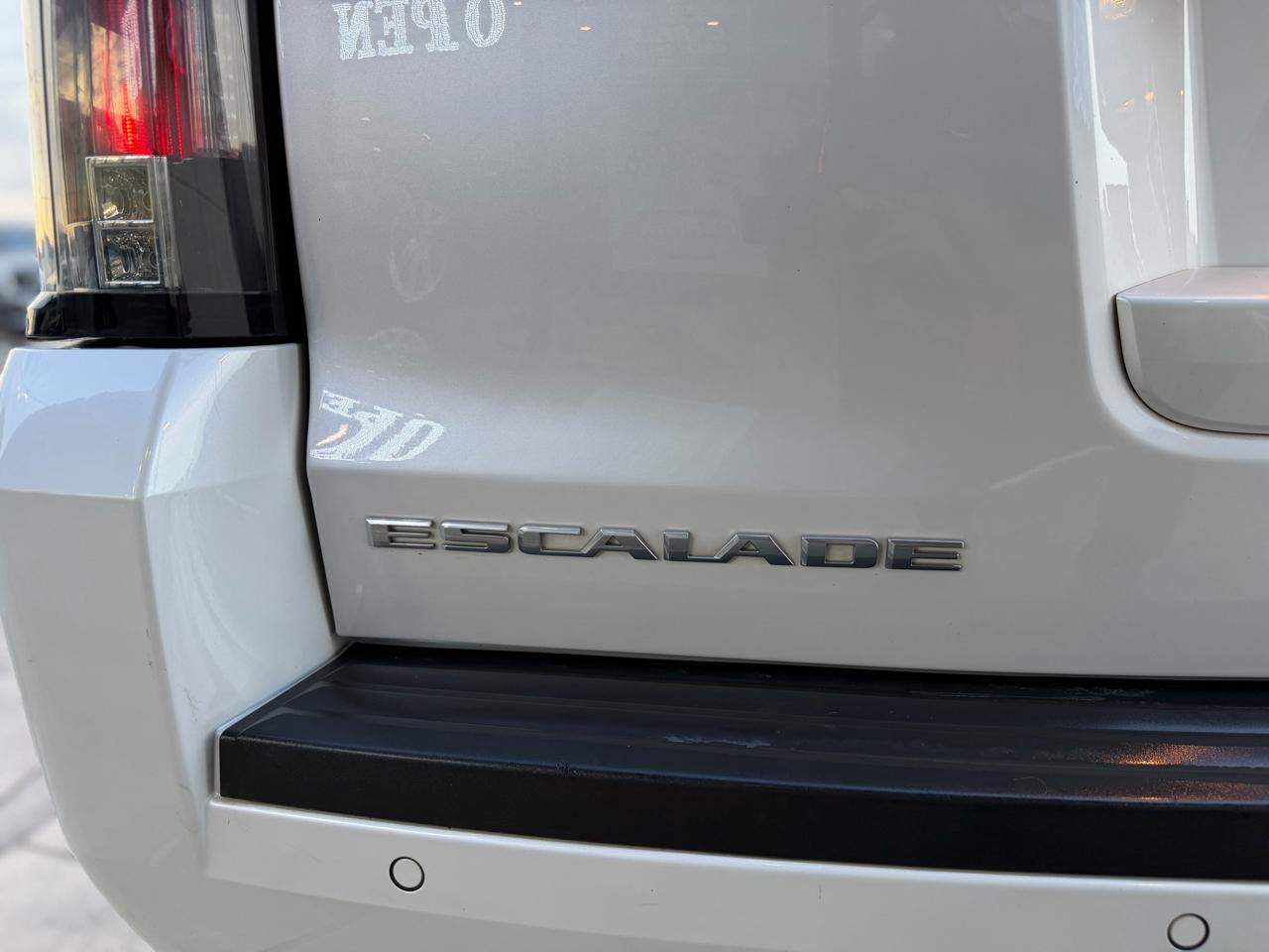 Cadillac Escalade Luxury 2WD 2019