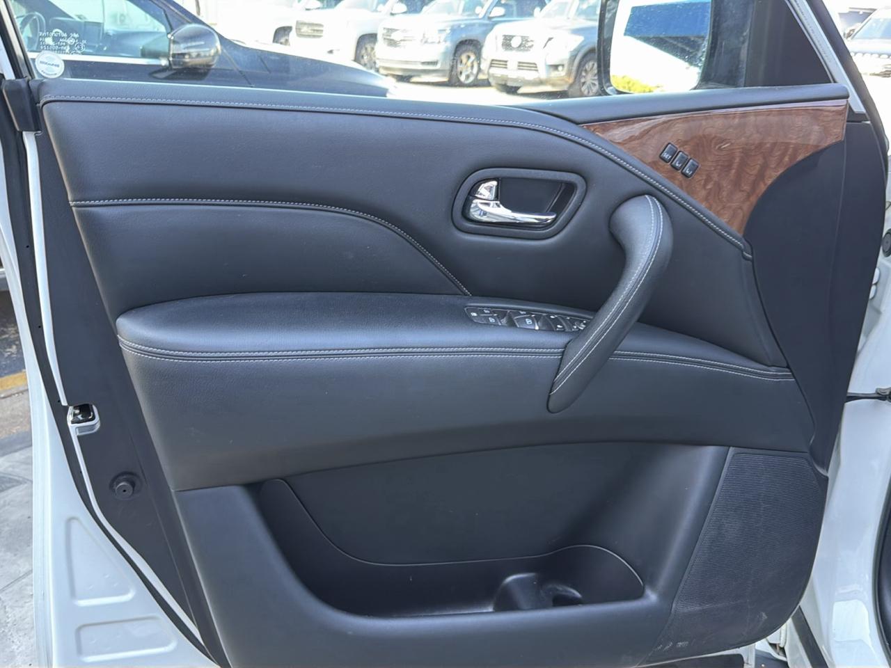 Infiniti QX80 LUXE 4WD 2019