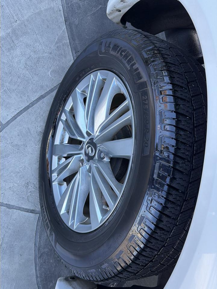 Infiniti QX80 LUXE 4WD 2019
