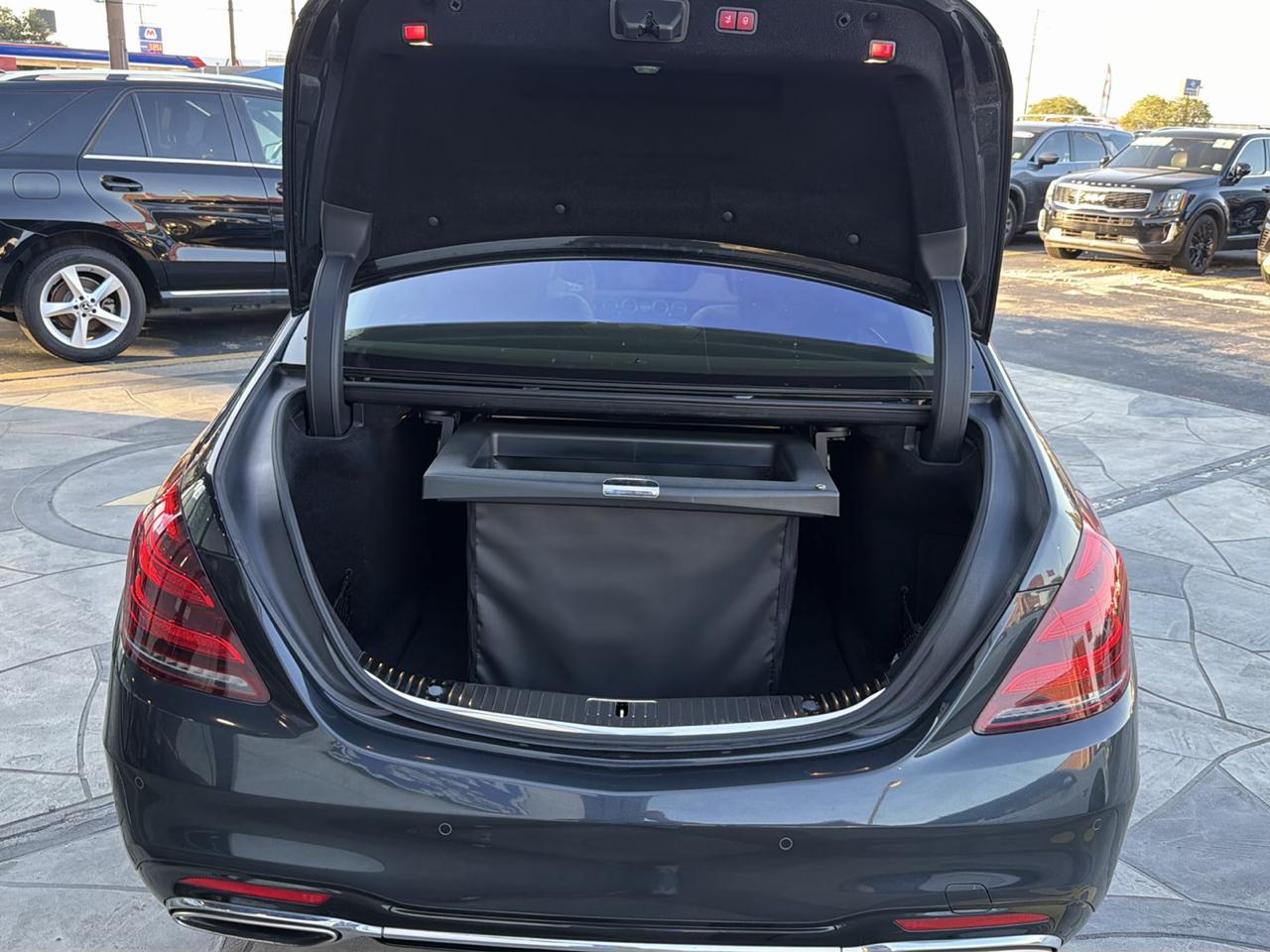 Mercedes-Benz S-Class S560 2019