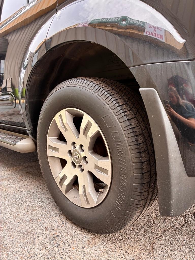 Nissan Pathfinder S 2010