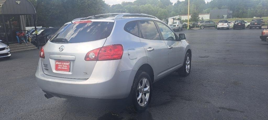 Nissan Rogue  2010