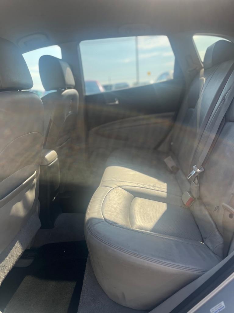 Nissan Rogue  2010