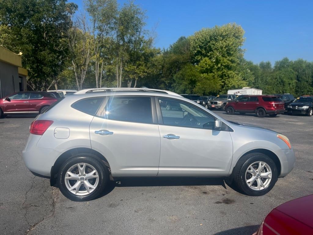 Nissan Rogue  2010
