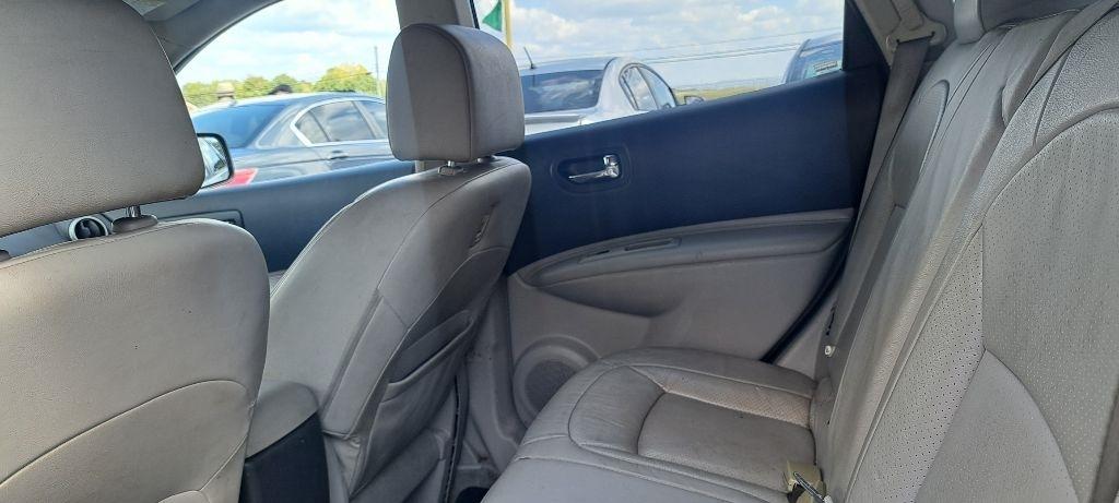 Nissan Rogue  2010