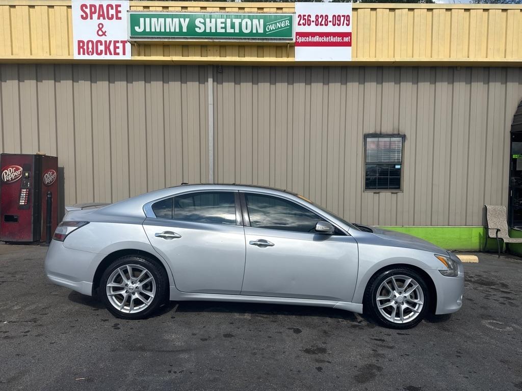 Nissan Maxima  2010