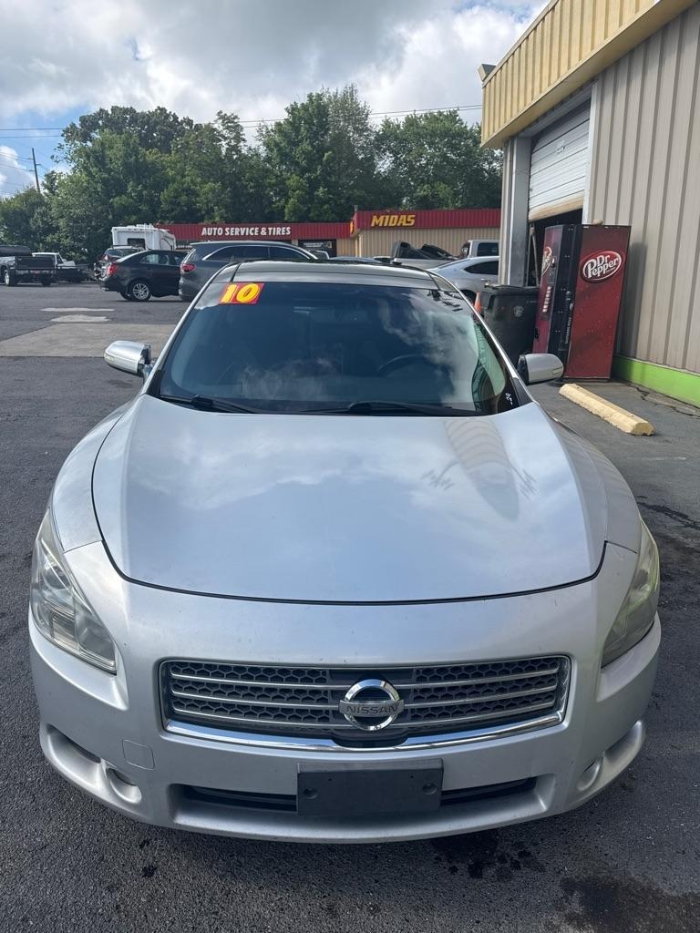 Nissan Maxima  2010