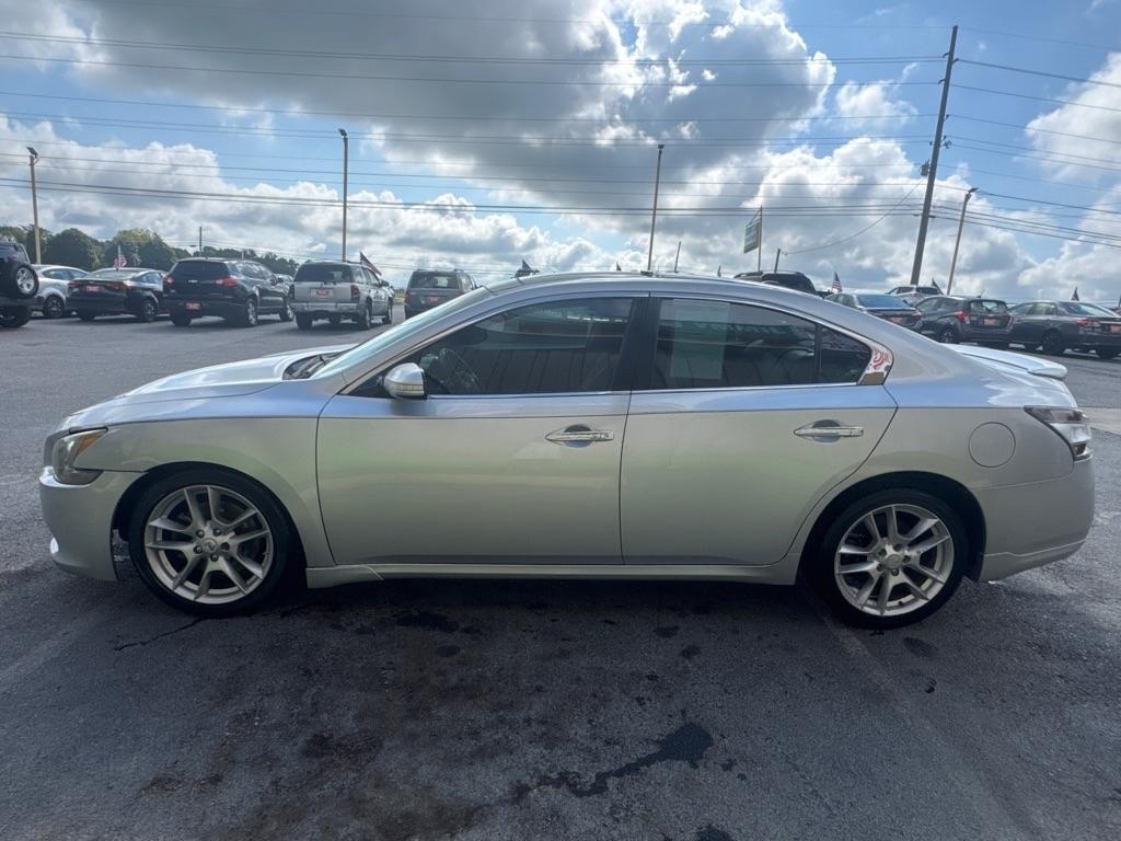 Nissan Maxima  2010