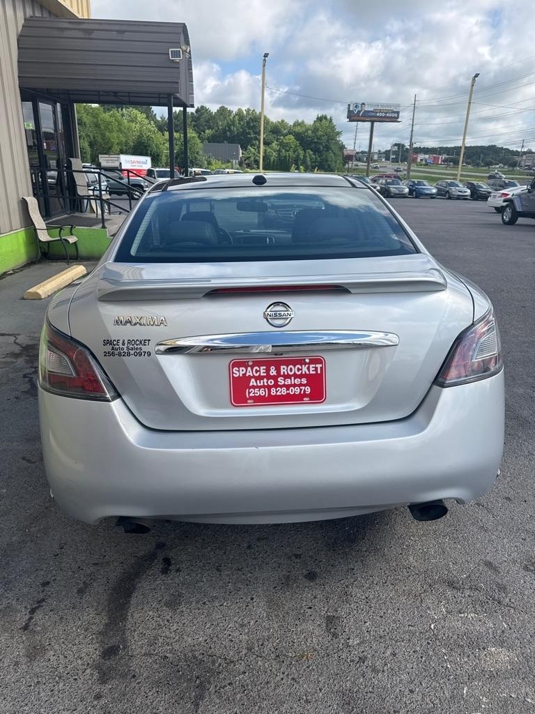Nissan Maxima  2010