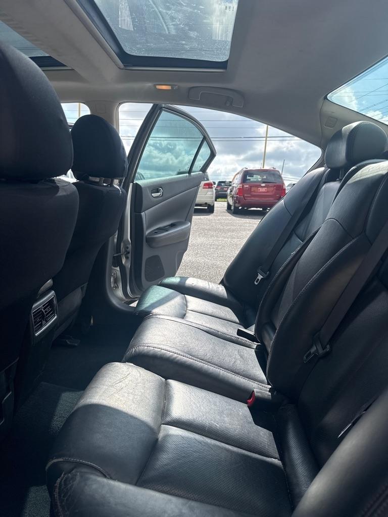 Nissan Maxima  2010
