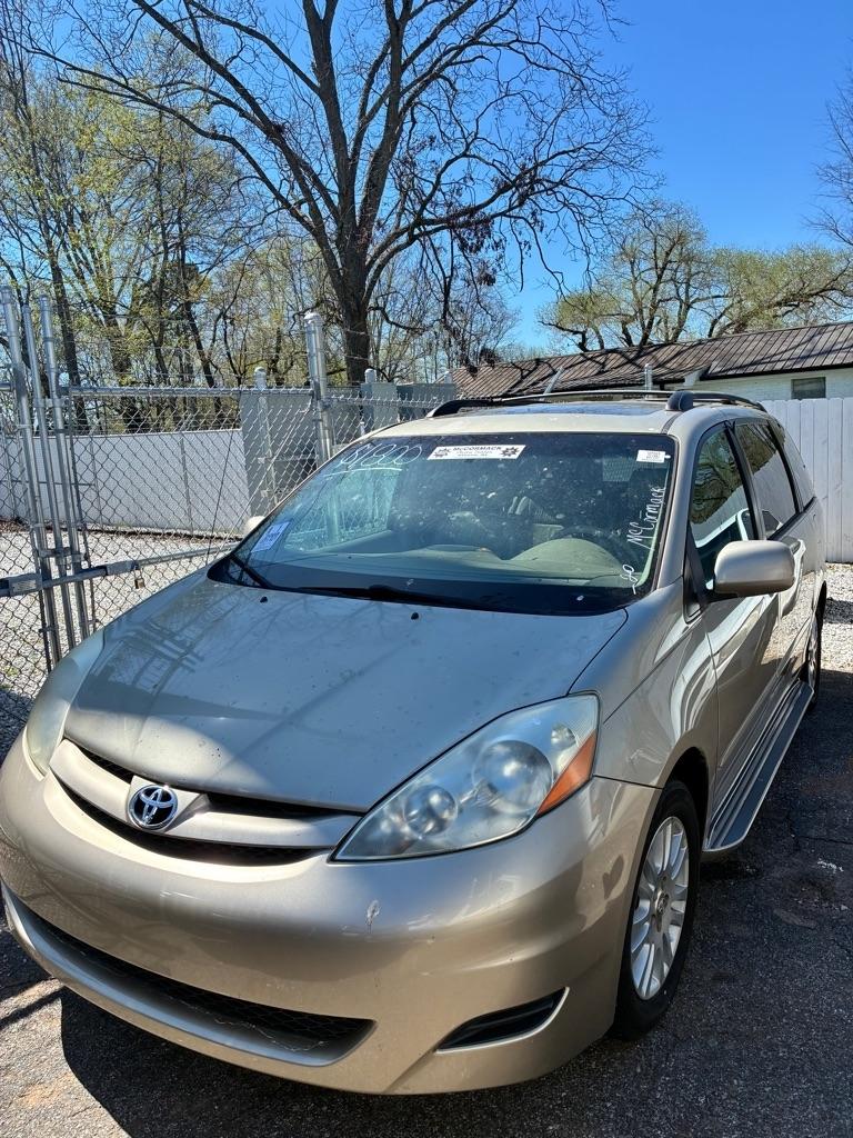 Toyota Sienna XLE 2008